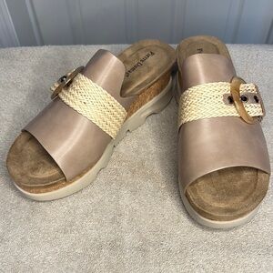 NIB Pierre Dumas Cream Mules with Woven Strap and Heeled Sole